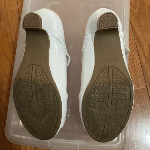 Girls Low Heel Shoes- White SZ 12 - Picture 7 of 9